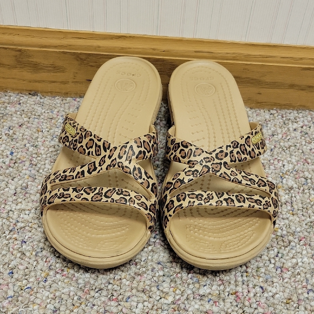 Crocs Patricia 2 Women's Wedge Leopard Sandals Sz 6 Coastal Spring Break